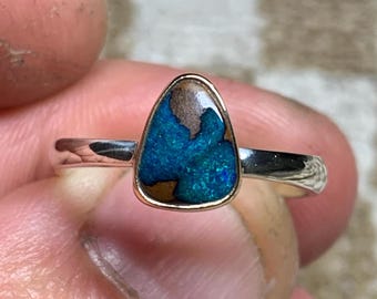 55,5 FR - 18K Gold & Silber Ring Winton Australischer Boulder Opal / massiver Sterling 750 Gold Ring Set Ring rund Silber Opal Schmuck