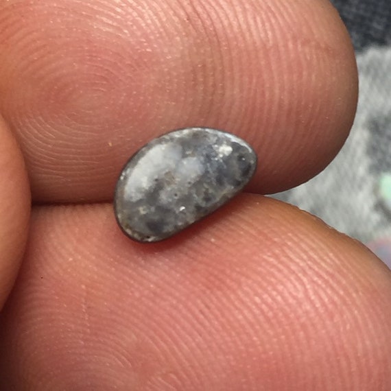 1,02 cts / / / N7 - Opale claire, Old Field, Mintabie Australie - cabochon forme libre - solid gemstone great color, quality 78b6fc 1,02 cts / / / N7 - Opale claire, Old Field, Mintabie Australie - cabochon forme libre - solid gemstone great color, quality 78b6fc