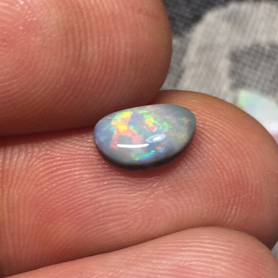 1,02 cts / / / N7 - Opale claire, Old Field, Mintabie Australie - cabochon forme libre - solid gemstone great color, quality 78b6fc 1,02 cts / / / N7 - Opale claire, Old Field, Mintabie Australie - cabochon forme libre - solid gemstone great color, quality 78b6fc