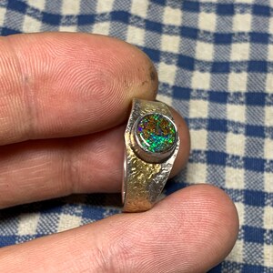 56 FR - Ring i 925 sterlingsilver med australisk opal, Keum Boo texturerad handgjord skapelse / Ring i massivt sterlingsilver, runda silveropalsmycken bild 9
