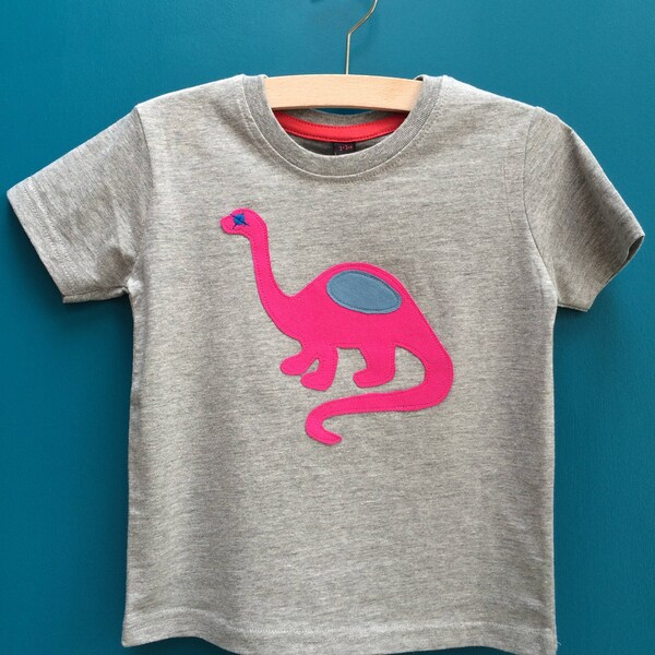 T-shirt dinosauro rosa - T-shirt per bambini - Compleanno dinosauro - Regalo - Regalo di compleanno - Festa dinosauro - Amante dinosauro - Rosa - Fatto a mano