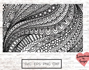 Könnte beinhalten: Schwarzweißes, kompliziertes Linienkunstdesign mit einer Vielzahl geometrischer Muster, darunter Kreise, Spiralen und Zickzacklinien. Das Design erinnert an ein Mandala oder einen Doodle-Kunststil. Der Text "SVG EPS PNG DXF" befindet sich am unteren Rand des Bildes.
