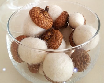 20 decorative needle felted white acorns with natural cap, rustic holiday decor, funny Christmas tree decorations, winter wedding table