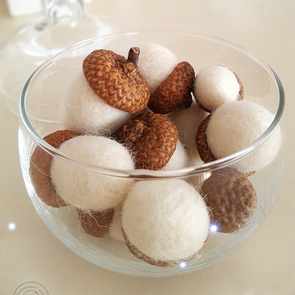 20 decorative needle felted white acorns with natural cap, rustic holiday decor, funny Christmas tree decorations, winter wedding table