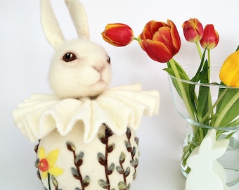 Felt Easter egg with bunny, narcissus and palm catkin, Easter decor, needle felted rabbit for collectors, spring decoration, happy easter