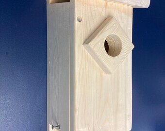 Cedar Bluebird House: Handcrafted Birdhouse