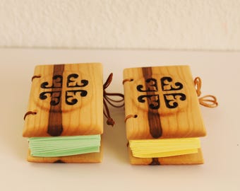 Couple, Mini Notebooks with Wooden Covers, Wedding Guest Gifts, Wooden Personal Gifts, Woodcarving art, Carved Mini Item, Tillia Wood Art