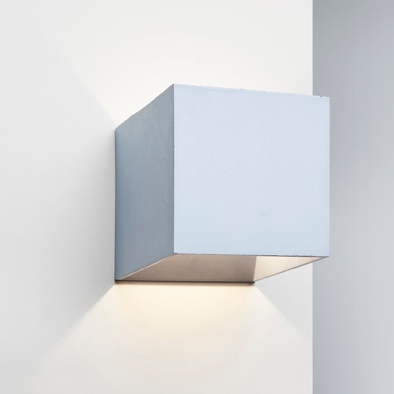 minimalist wall lamp