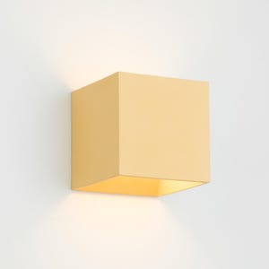 Yellow concrete sconce, square wall lamp, minimalist sconce, concrete lamp, wall light CROMIA yellow