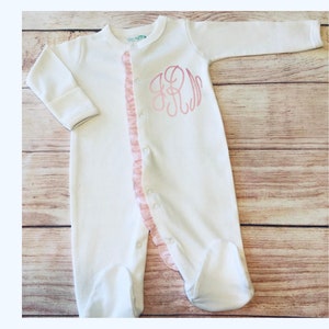 Baby Girl Coming Home Outfit, Monogrammed Ruffle Footie, Ruffle Footie White, Monogrammed Baby Gift, Baby Shower Gift, Monogrammed Sleeper