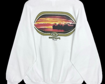 May include: White sweatshirt with a sunset graphic on the back. The graphic features a sunset over a tropical island with the text "GOTCHA Hawaii". The sweatshirt has long sleeves and a crew neck.