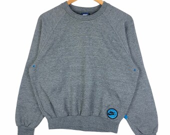 ヴィンテージ ナイキ スウッシュ クルーネック スウェットシャツ プルオーバー スモールロゴ 刺繍パッチ ストリートウェア ブルータグ レア アメリカ製 サイズS