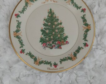 Lenox Christmas Tree Around The World 1995 Austria Decorated Plate 1075 Made In USA Lenox Christmas Tree Around The World 1995 Austria Decorated Plate 1075 Made In USA