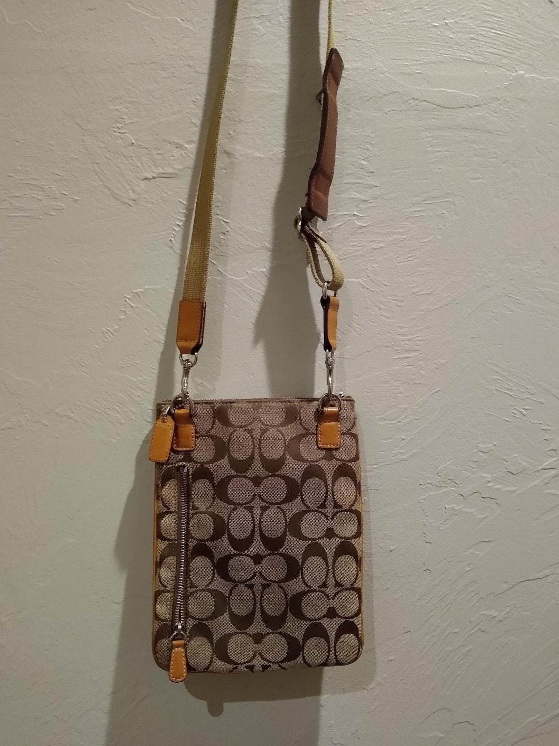 Cassette Classic Canvas Crossbody Bags - White