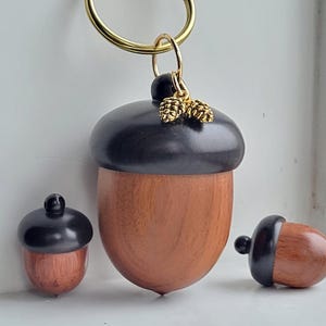 Großer Holz Eichel Schlüsselanhänger Charm, Pinecone Charms, Geheimfach, Medikamente Pillenbehälter, Schmuckschatulle, Cottagecore Medaillon