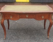 French Louis XV Style Tulip Wood Leather Top Ormolu Mounted Writing Desk c1920s