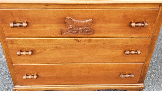 Vintage 1950s Maple Bedroom 3 Drawer Dresser W Carved Wagon