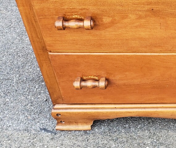 Vintage 1950s Maple Bedroom 3 Drawer Dresser W Carved Wagon