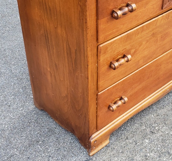Vintage 1950s Maple Bedroom 3 Drawer Dresser W Carved Wagon