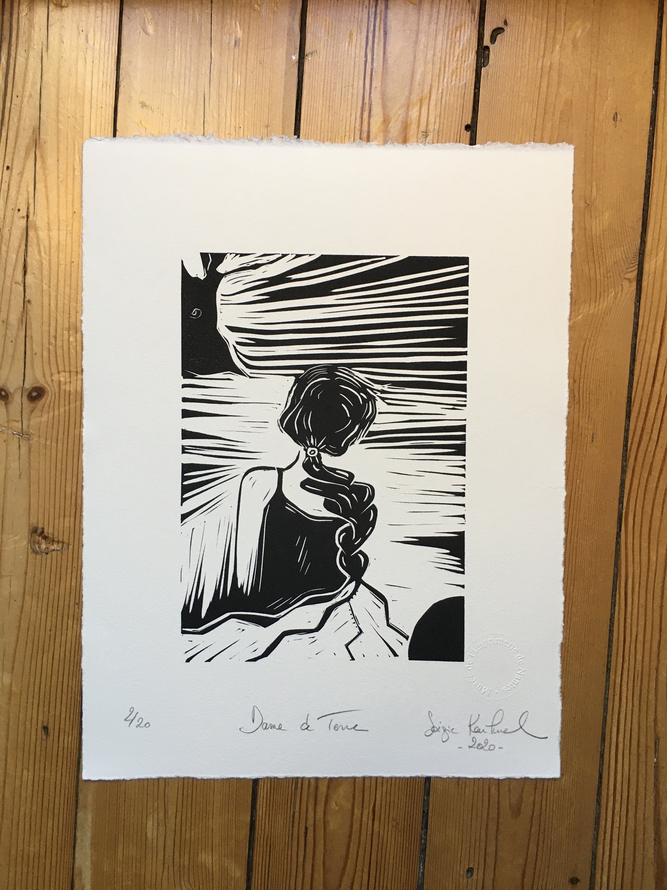 Linogravure Collection Les Petits Dos - Dame de Terre Femme Linocut