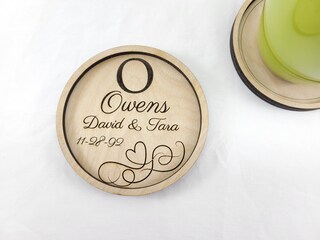 Set Di 4 Sottobicchieri Personalizzati In Marmo E Legno, Con Supporto Dorato, Regalo Di Nozze Coppia