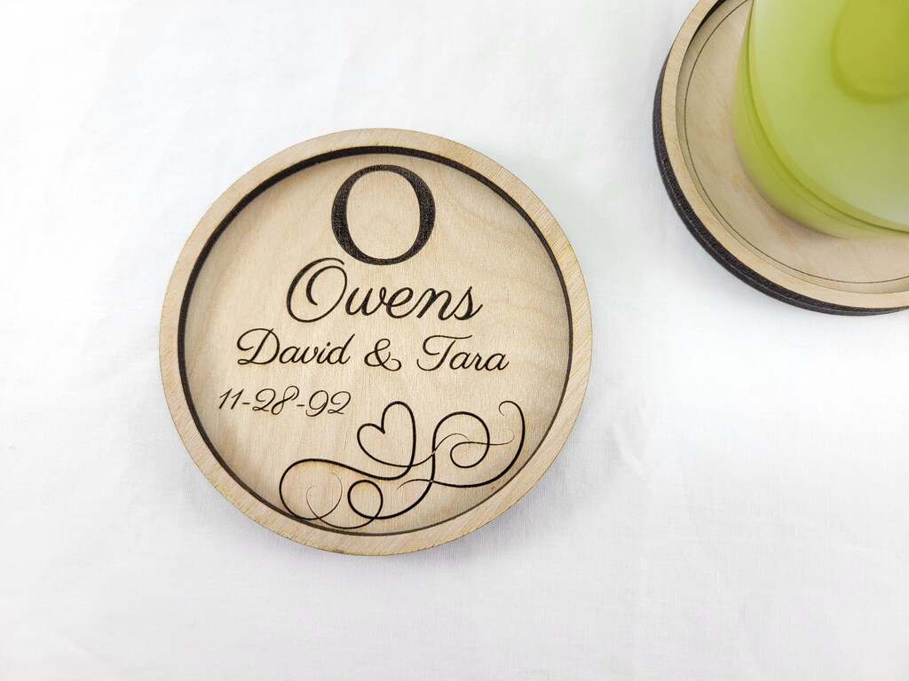 Set Di 4 Sottobicchieri Personalizzati In Marmo E Legno, Con Supporto Dorato, Regalo Di Nozze Coppia