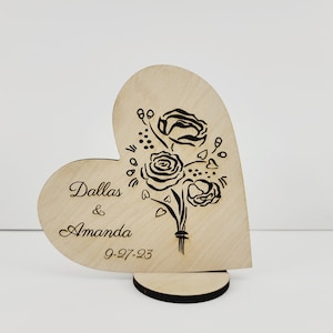 Hochzeit Herzstück Blumen Herz Cake Topper Dekor graviert