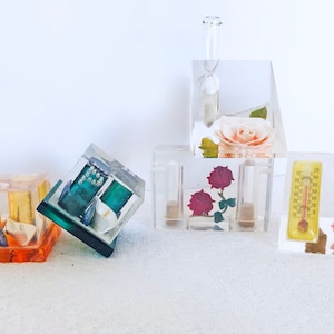 Vintage Resin Shakers and Egg Timer Resin Kitschy