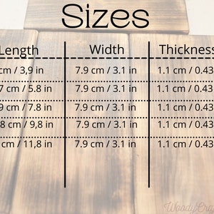 May include: A table showing the different sizes of wooden signs. The table lists the length, width, and thickness of the signs in both centimeters and inches. The signs are available in five different lengths: 10 cm / 3.9 in, 14.7 cm / 5.8 in, 19.9 cm / 7.8 in, 24.8 cm / 9.8 in, and 30 cm / 11.8 in. All signs are 7.9 cm / 3.1 in wide and 1.1 cm / 0.43 in thick.