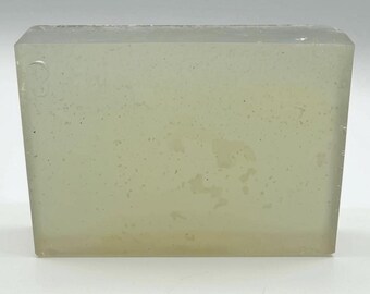 Knackiges Oud Veganes Glycerin Seifenstück aus Birkenholz mit süßem Mandelöl