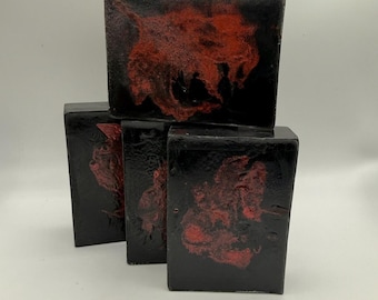 Jabón en barra de obsidiana Sangre de Dragón, aceite de jojoba y carbón vegetal, vegano, hecho a mano.