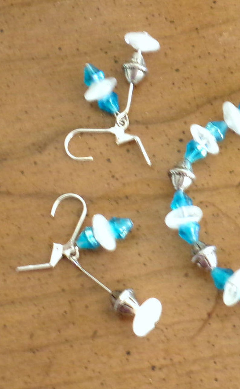 white /& clear glass Brilliant aqua silver tone metal beads 18 necklace 7 12 bracelet pierced earrings Vintage blue Art glass parure