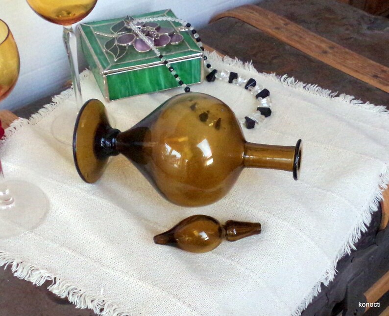 Dark amber decanter & original flame Dark amber decanter & original flame