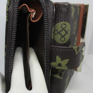 CARTERA ESTAMPADA MARRÓN Piel Sintética Texturizada Con Cartón Original Compartimentos Para Tarjetas De Identificación Monedas Cambio Billetes Tarjetas De Crédito Y Más