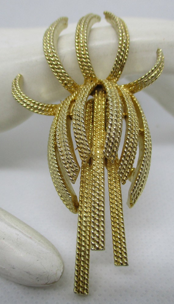 LEDO BROOCH 1963 Textured Rope Design Flower Gold… - image 3