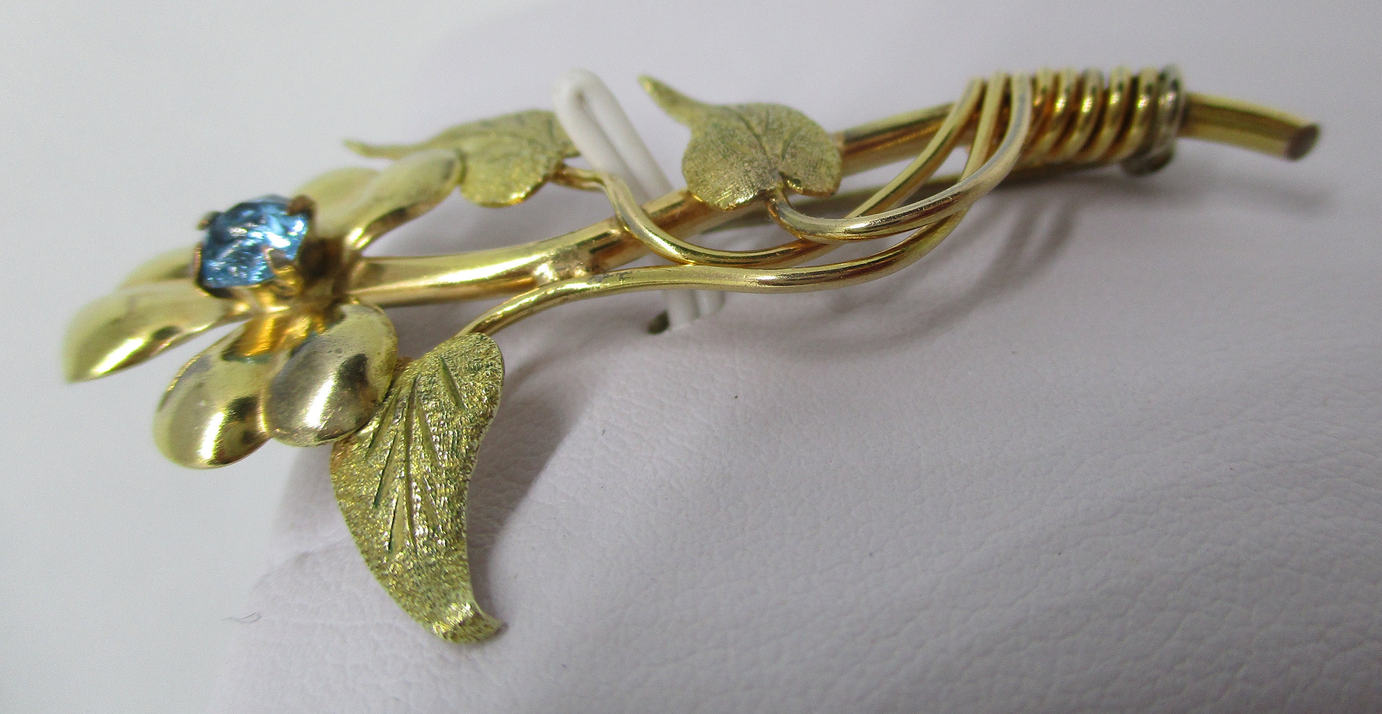 12K GOLD FILLED Rhinestone Brooch Gold