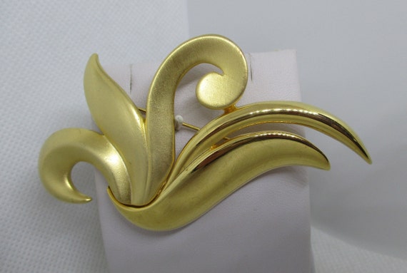 Vintage 3 7/16 Inches Large Casual Corner Brooch … - image 2