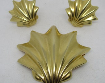 Vintage Les Bernard Seashell Brooch and Clip On Earring Set