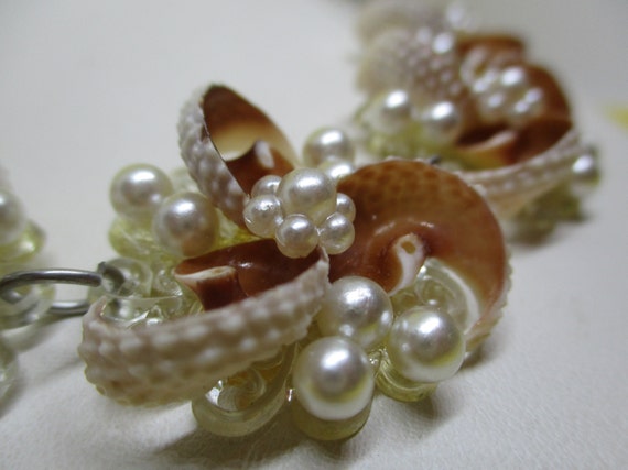 Vintage Seashell Pearl Necklace Earring Set Seash… - image 9