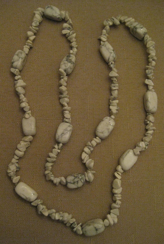 32.5 Inches HOWLITE BEADED NECKLACE With Howlite C