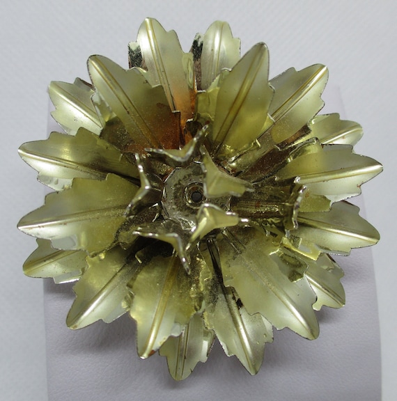 NO 3 Gold Tone Flower Brooch Gold Tone Matte Fini… - image 1