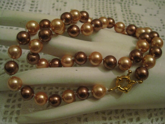GENUINE SHELL PEARL Beaded Necklace Single Strand… - image 1