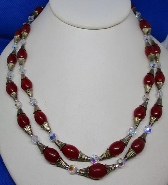 Collier Art Déco avec perles de verre et cristal rouge