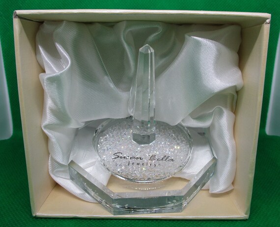 OLEG CASSINI CRYSTAL Ring Holder in Original Box Paper Insert Oleg