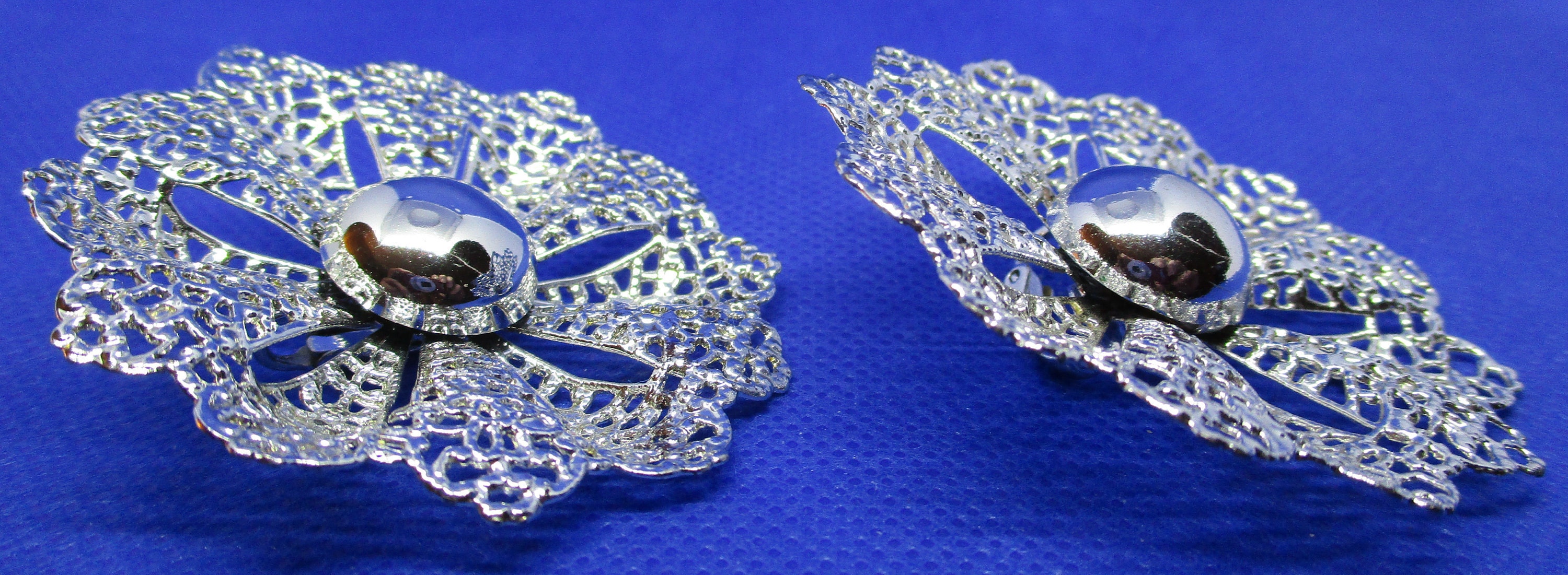 Boucles D'oreilles Vintage Signées Sarah Cov - Argenté Texturé, à Clips - Occasion