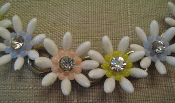 28 & 5/8 Inches FLOWER Necklace RHINESTONE LUCITE… - image 3