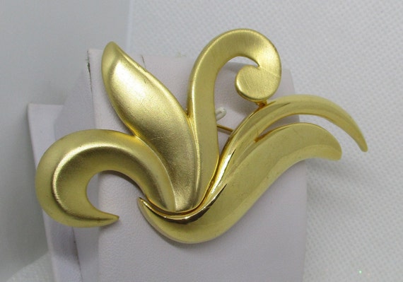 Vintage 3 7/16 Inches Large Casual Corner Brooch … - image 1