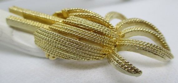 LEDO BROOCH 1963 Textured Rope Design Flower Gold… - image 2