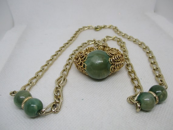 Vtg Large Faux Jade Gold Tone Pendant Chain Neckl… - image 1