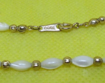 Bracelet Vintage Avon - Perles 'grain De Riz' En Nacre, Couleur Or - Taille Environ 14 Cm